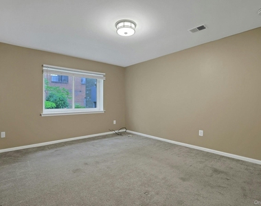214 Kennedy Drive - Photo Thumbnail 19