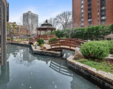 4 Martine Avenue - Photo Thumbnail 16