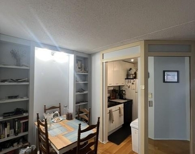 4 Martine Avenue - Photo Thumbnail 7