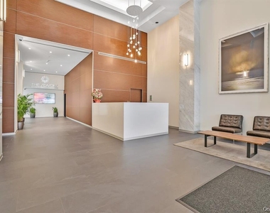 4 Martine Avenue - Photo Thumbnail 1