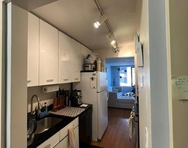 4 Martine Avenue - Photo Thumbnail 6