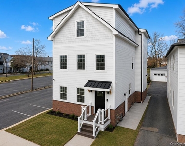 9 Lagrange Avenue - Photo Thumbnail 12