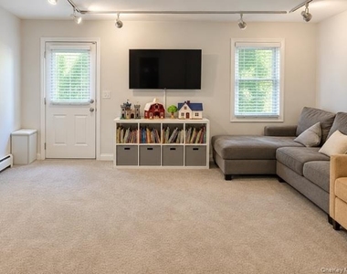 3001 Canterbury Way - Photo Thumbnail 12
