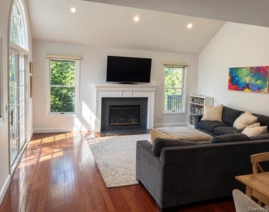 3001 Canterbury Way - Photo Thumbnail 2