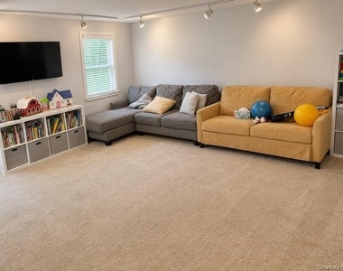 3001 Canterbury Way - Photo Thumbnail 13