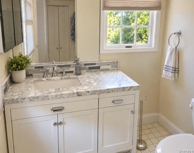 3001 Canterbury Way - Photo Thumbnail 10