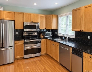 3001 Canterbury Way - Photo Thumbnail 5