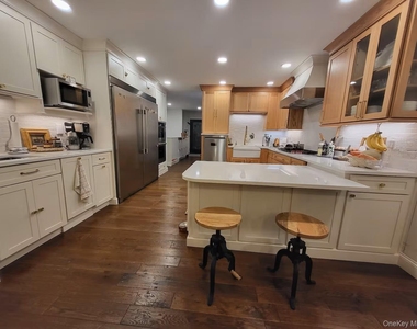 49 Miller Boulevard - Photo Thumbnail 2
