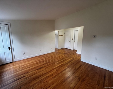 205 Union Street - Photo Thumbnail 5