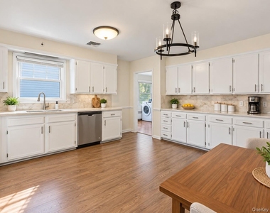124 Bradford Avenue - Photo Thumbnail 5