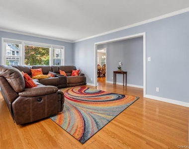 124 Bradford Avenue - Photo Thumbnail 4