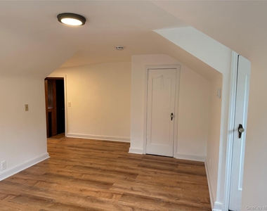 16 Ernest Lane - Photo Thumbnail 13
