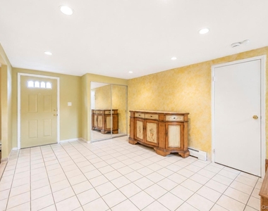 25 Hewes Street - Photo Thumbnail 22
