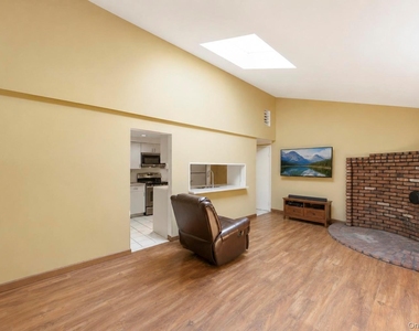 25 Hewes Street - Photo Thumbnail 10
