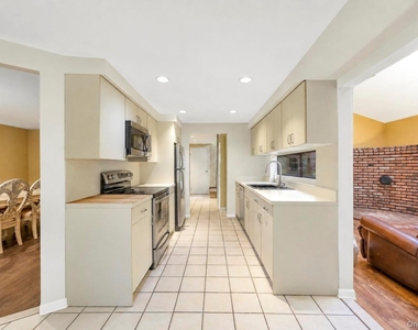 25 Hewes Street - Photo Thumbnail 17