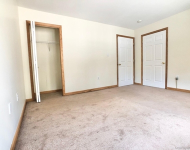 331 W Post Road - Photo Thumbnail 5
