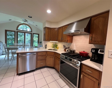 140 Hayes Street - Photo Thumbnail 4