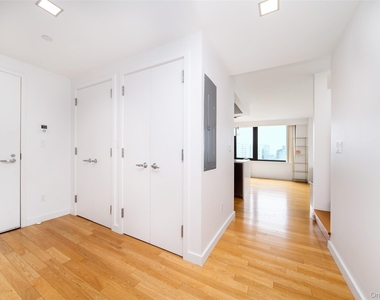 39-16 Prince Street - Photo Thumbnail 3