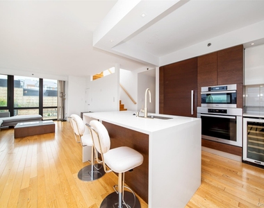 39-16 Prince Street - Photo Thumbnail 2