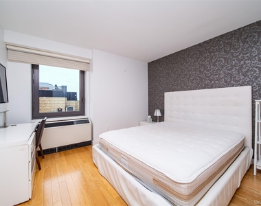 39-16 Prince Street - Photo Thumbnail 10