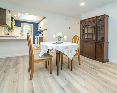 7 Appletree Lane - Photo Thumbnail 12