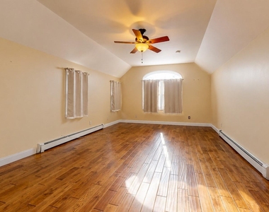 712 Parsonage Street - Photo Thumbnail 2