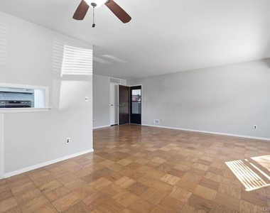 16d Essex Place - Photo Thumbnail 6