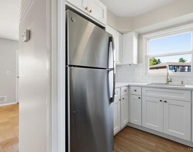 16d Essex Place - Photo Thumbnail 9