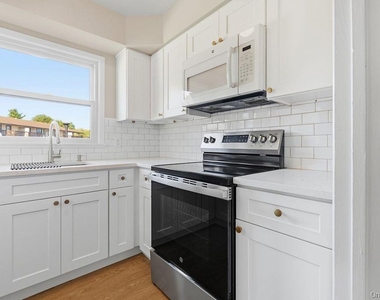 16d Essex Place - Photo Thumbnail 8