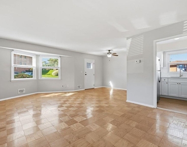 16d Essex Place - Photo Thumbnail 4