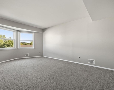 16d Essex Place - Photo Thumbnail 11