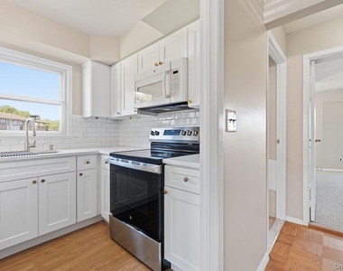 16d Essex Place - Photo Thumbnail 10