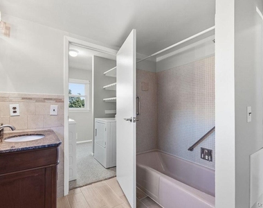 16d Essex Place - Photo Thumbnail 15