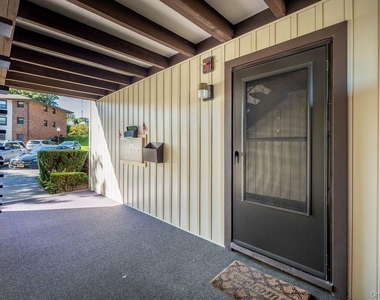16d Essex Place - Photo Thumbnail 3