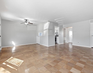 16d Essex Place - Photo Thumbnail 5