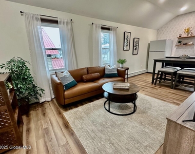 59 S Franklin Street - Photo Thumbnail 3