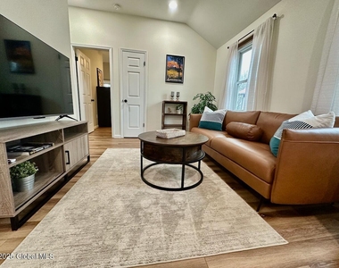 59 S Franklin Street - Photo Thumbnail 6