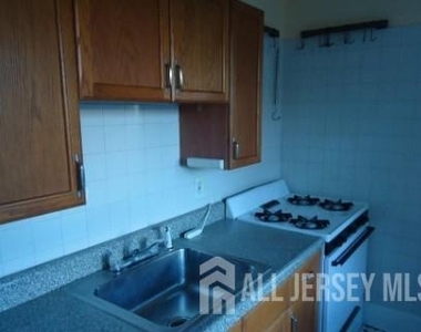 37 Highland Avenue - Photo Thumbnail 8