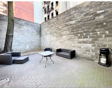 247 E 39th Street - Photo Thumbnail 6
