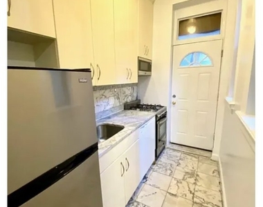 247 E 39th Street - Photo Thumbnail 2