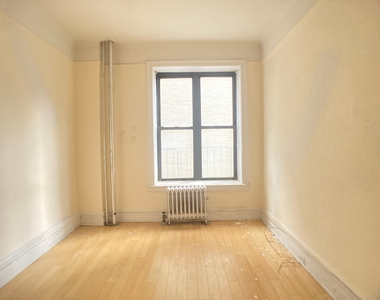 676 Riverside Drive - Photo Thumbnail 7