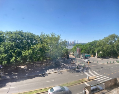 676 Riverside Drive - Photo Thumbnail 10