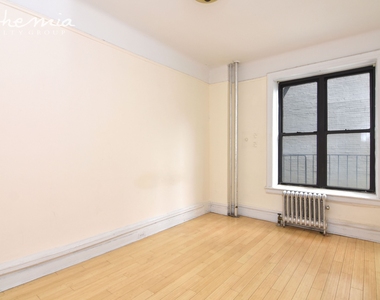 676 Riverside Drive - Photo Thumbnail 4