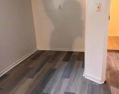 202 S Samuel Street - Photo Thumbnail 7