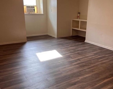 202 S Samuel Street - Photo Thumbnail 2