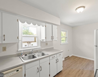 445 Royal Street - Photo Thumbnail 1