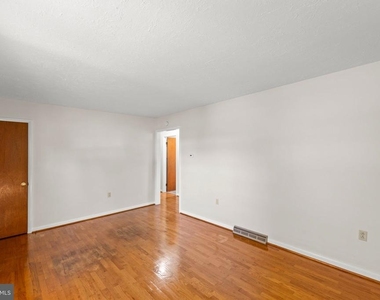 445 Royal Street - Photo Thumbnail 6