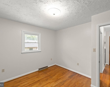 445 Royal Street - Photo Thumbnail 11