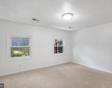 43 Green Leaf Terrace - Photo Thumbnail 32