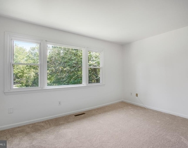 43 Green Leaf Terrace - Photo Thumbnail 16